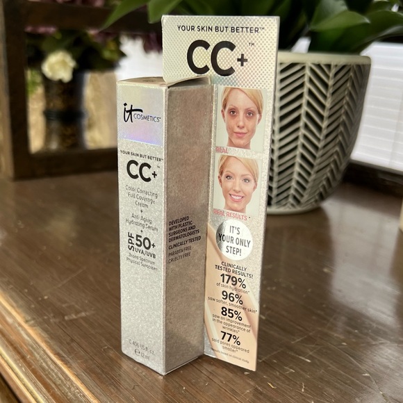 It Cosmetics CC Cream Color correcting full coverage cream. Anti-Aging Hydrating - Picture 12 of 15